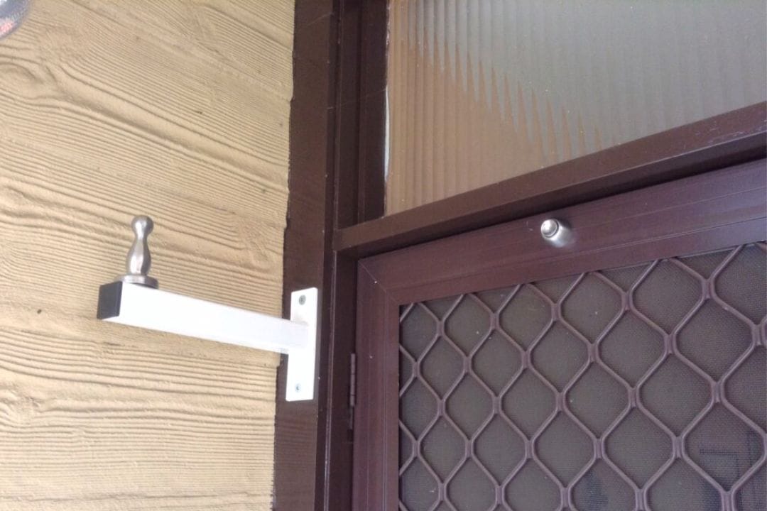 Magnetic door catches